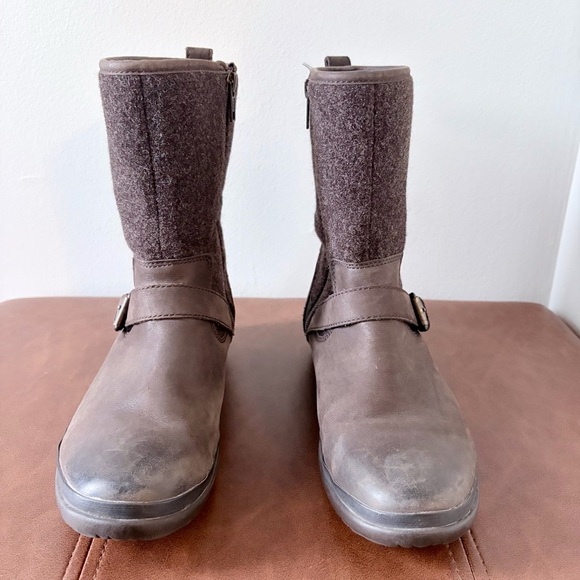 Ugg Robbie Waterproof Boots - Picture 3 of 7